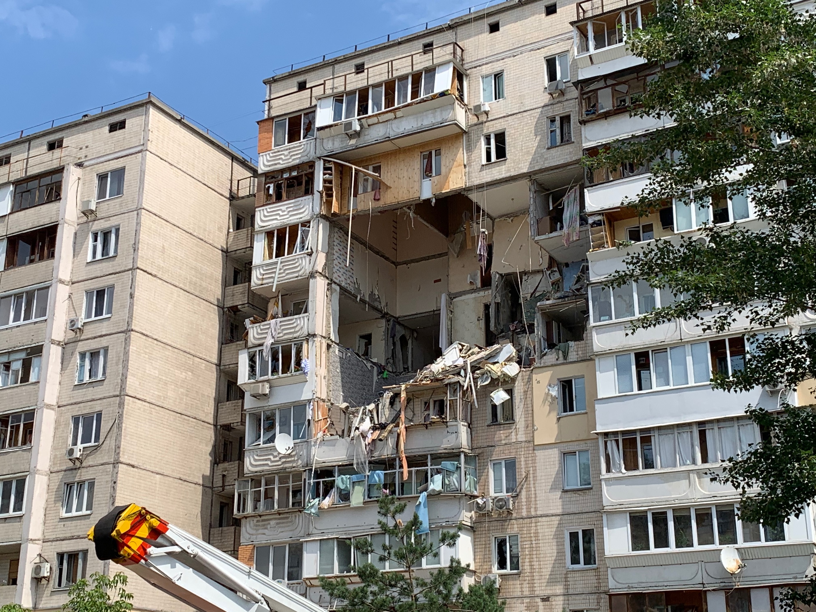 Допомога постраждалим від вибуху багатоповерхівки в Києві